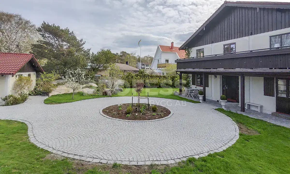 Marksten lagd av Profess Bygg